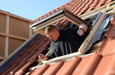 Pose de fenêtres de toit Velux à Andouillé-Neuville
